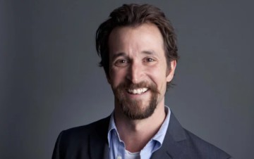 Noah_Wyle_Red_Line